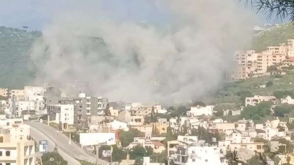 إسرائيل توسع عملياتها في جنوب لبنان.. إخلاءات قسرية وغارات قرب صور