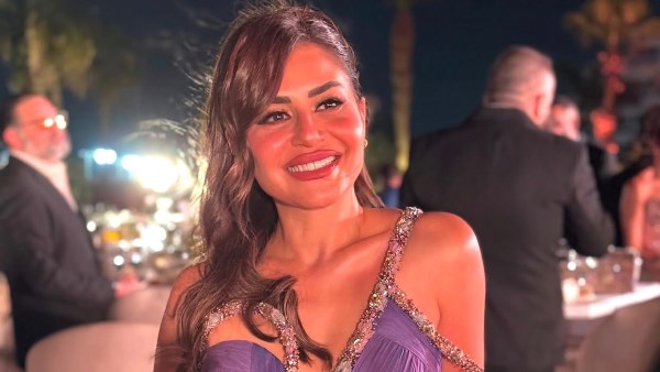 منة فضالي تخطف الأنظار بإطلالة بنفسجية أنيقة.. والجمهور: أجمل الجميلات