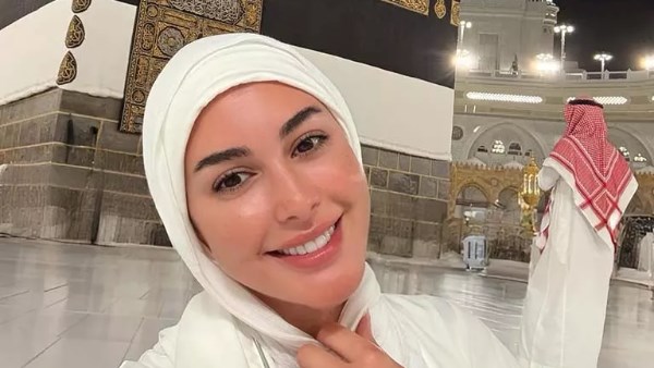 الحمدلله رب العالمين .. ياسمين صبري تؤدي مناسك الحج| صور