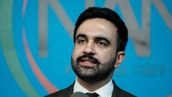 تضخ أموالًا مشبوهة للحفاظ على نفوذها