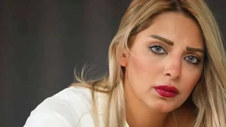 مي حلمي بإطلالة جذابة أنيقة.. سر اللوك | مصراوي