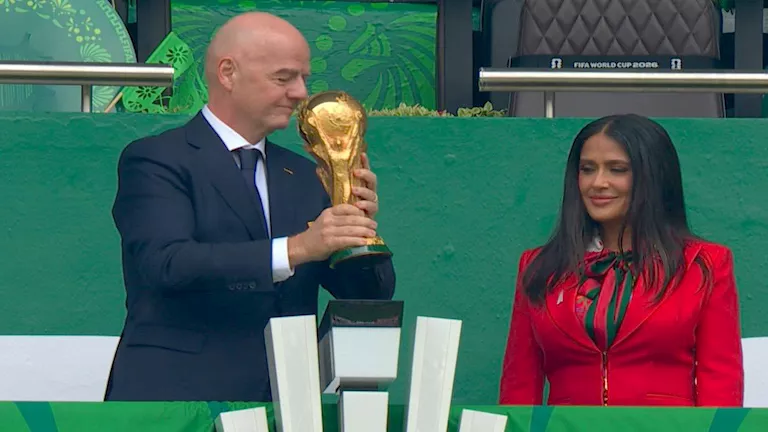 بعد ظهور سلمى حايك بحفل كأس العالم.. وصلة كوميدية بين هنيدي وأحمد عيد | مصراوي