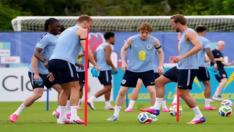 القبض على متهمين بسرقة منتخب إنجلترا قبل كأس العالم | مصراوي