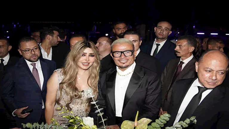 إيمان أبو طالب مع عمرو دياب ونجوم الفن في حفل زفاف ابنة شقيق عماد زياد | مصراوي