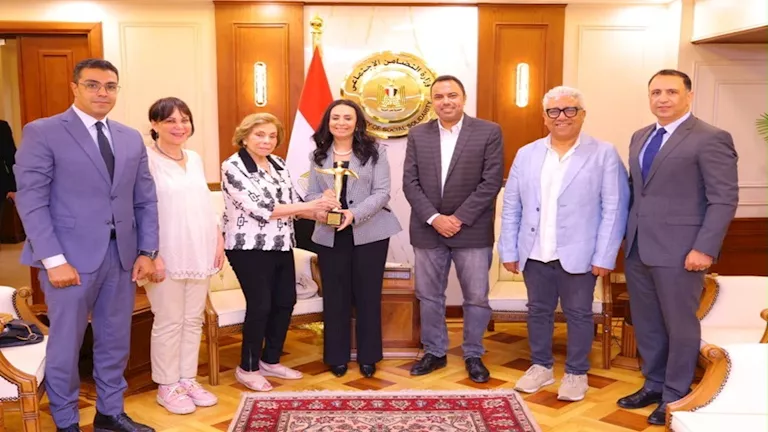 مايا مرسي تستقبل وفد مهرجان أسوان الدولي لأفلام المرأة | مصراوي