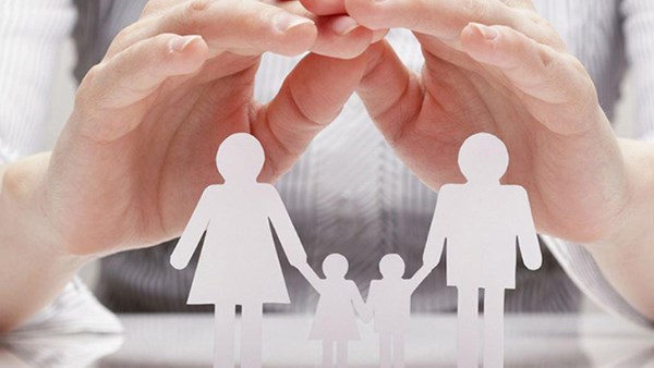 حسن اختيار الزوجة أساس الأسرة المتماسكة وصلاح الأبناء