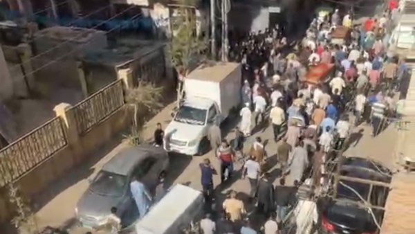 أبوهم مش مصدق.. تشييع جثامين أم وطفليها توفوا في حادث سيارة وتوك توك بالمنوفية
