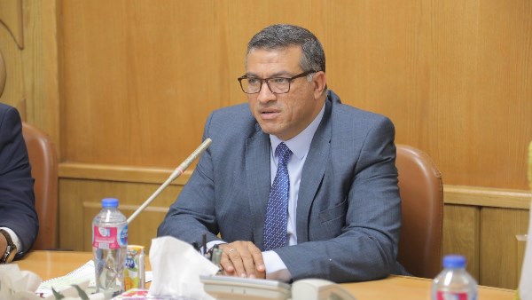 محافظ قنا يوجه بالإعلان عن جداول وخطط توزيع الأسمدة الزراعية محافظ قنا يوجه بالإعلان عن جداول وخطط توزيع الأسمدة الزراعية