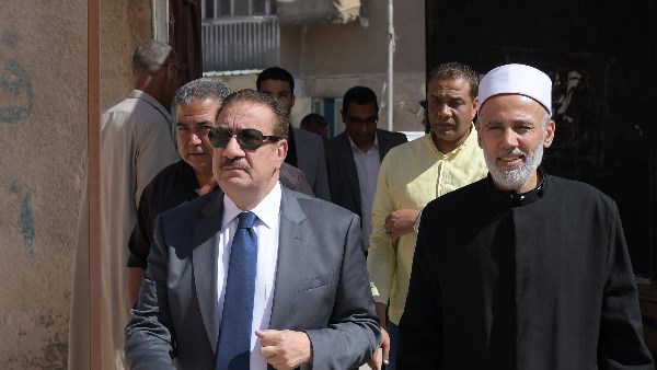 في أول أيام امتحانات الثانوية الأزهرية للقسم الأدبي محافظ بورسعيد يتابع سير اللجان في أول أيام امتحانات الثانوية الأزهرية للقسم الأدبي محافظ بورسعيد يتابع سير اللجان