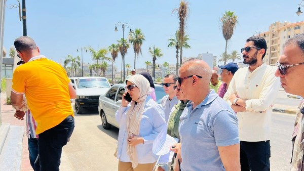حملات مكثفة لغلق وتشميع المحال غير المرخصة بشرق بورسعيد | صور
