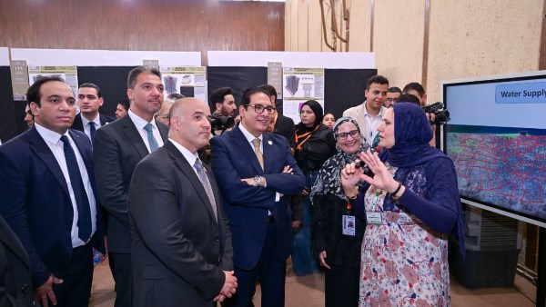 افتتاح النسخة الرابعة من معرض مشروعات التخرج بالبرامج التخصصية بهندسة القاهرة