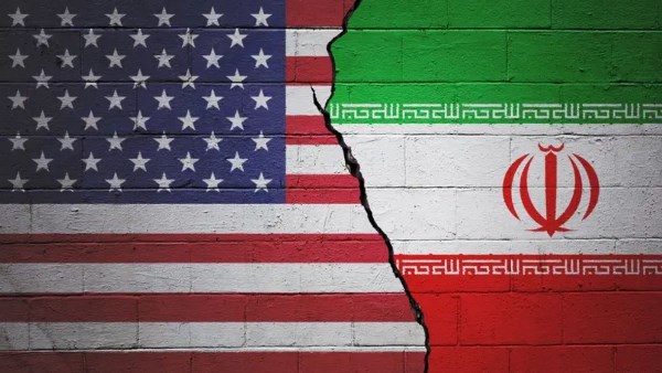 طهران وعُمان يبحثان إدارة مضيق هرمز.. وواشنطن تمنح ترخيصًا لبيع النفط الإيراني