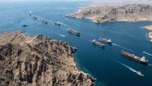 القوات الأمريكية تسقط مسيرتين إيرانيتين قرب مضيق هرمز