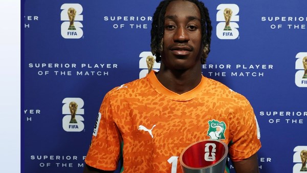 الايفواري يأن ديوماندي يحصد جائزة أفضل لاعب في مباراة الإكوادور بالمونديال
