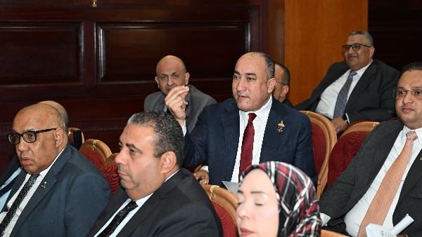 نائب يطالب بحضور محافظ الجيزة إلى مجلس الشيوخ لوضع حل جذري لمشكلات المنطقة الصناعية بأبو رواش