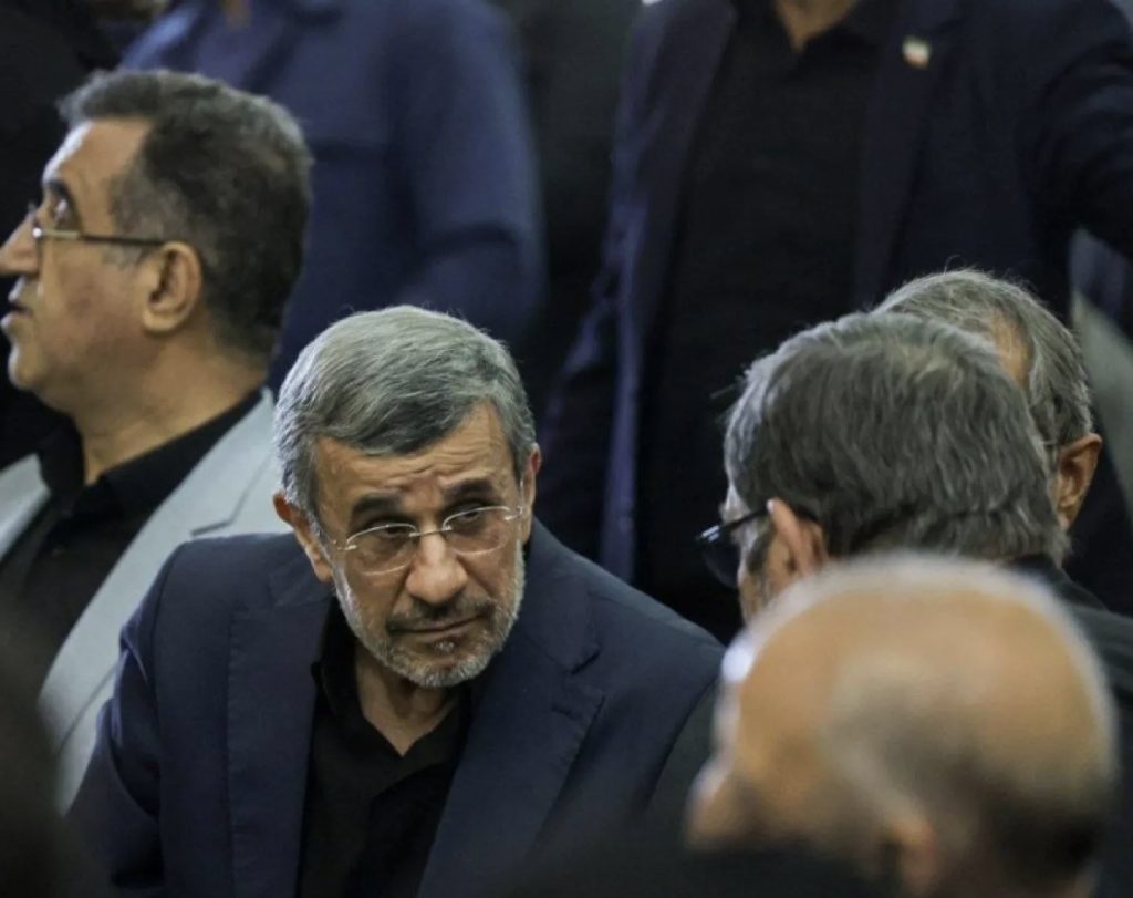 خطة إسرائيل لـ«تنصيب أحمدي نجاد» ترتد على نتنياهو