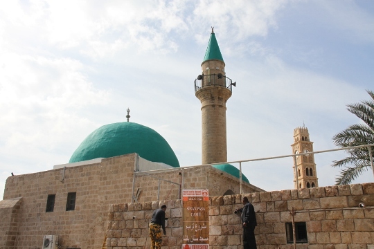 الاحتلال يمنع رفع أذان الفجر في قرية حوسان ويجبر المصلين على مغادرة أحد المساجد