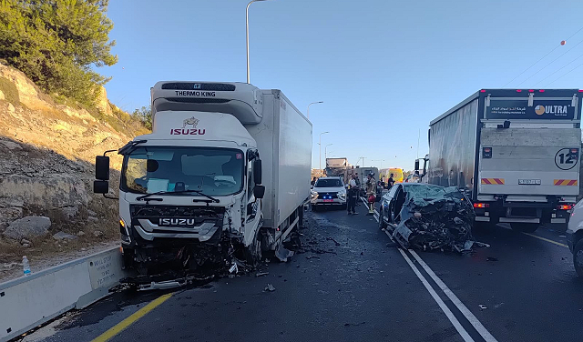 وفاة شاب وإصابة آخر بجروح خطيرة بحادث طرق قرب الخليل