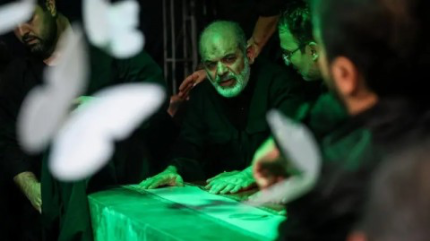 أول ظهور علني لقائد الحرس الثوري الإيراني منذ الحرب خلال مشاركته في جنازة خامنئي