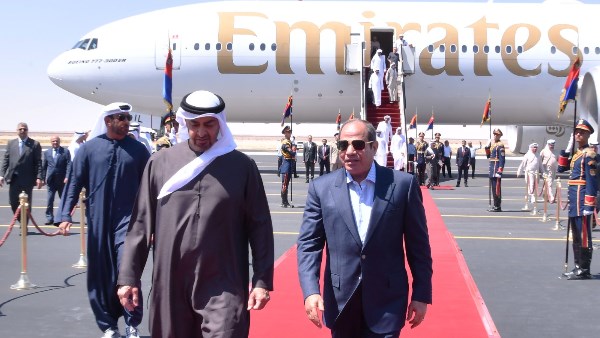 بحثا التطورات الإقليمية وجهود خفض التصعيد..الرئيس السيسي يستقبل الشيخ محمد بن زايد آل نهيان
