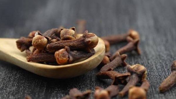 ماذا يحدث للجسم عند مضغ القرنفل كل صباح؟.. فوائد مذهلة