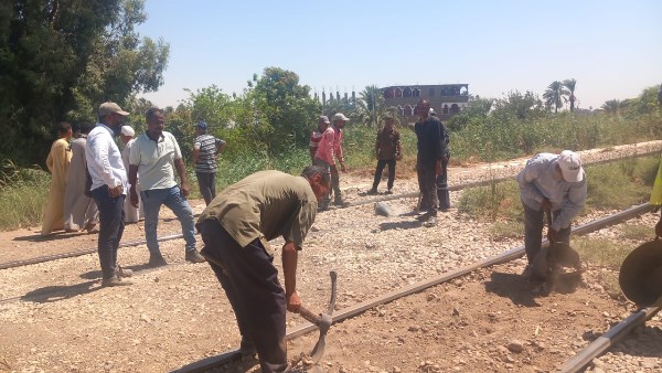 قنا.. غلق 20 معبرا غير قانوني على شريط السكك الحديدية بدشنا