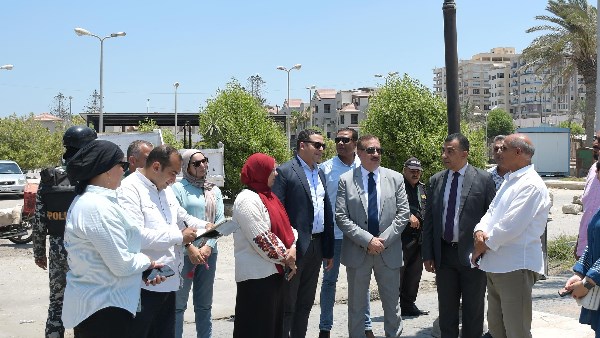 محافظ بورسعيد يوجه بسرعة رفع الإشغالات والمخالفات خلف حديقة الشاطئ بحي العرب محافظ بورسعيد يوجه بسرعة رفع الإشغالات والمخالفات خلف حديقة الشاطئ بحي العرب