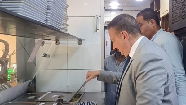 محافظ بورسعيد يتفقد أحد المطاعم لمتابعة جودة وسلامة الأغذية محافظ بورسعيد يتفقد أحد المطاعم لمتابعة جودة وسلامة الأغذية