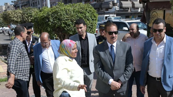 نقلة جمالية .. محافظ بورسعيد يتابع استكمال زراعة الجزر الوسطى بشارع العبور | صور