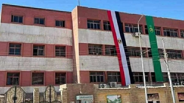 ضبط طالب بسماعة ذكية مزروعة داخل الأذن وجهاز إرسال داخل لجنة امتحان بالقليوبية