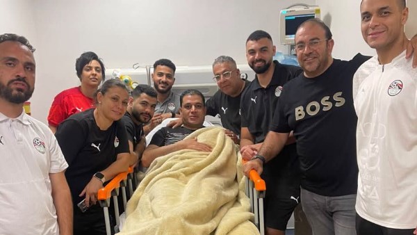 بعد أزمته الصحية.. الاطمئنان على سلامة مدرب حراس منتخب الكرة النسائية