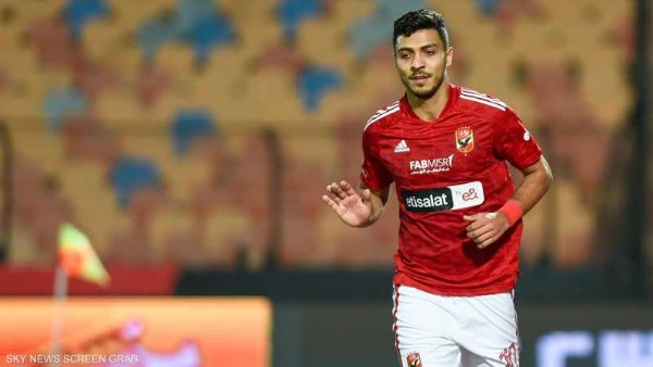 محمد شريف يتمسك بالأهلي.. ويرفض الرحيل أو تخفيض راتبه