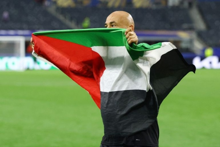 “يديعوت”: المدرب حسام حسن حول الاحتفال بفوز مصر إلى رسالة سياسية