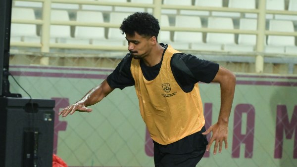 الزمالك يخطط لبيع حسام عبد المجيد إلى الإمارات لحل أزمة إيقاف القيد