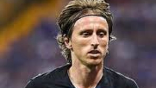 لوكا مودريتش يجدد عقده مع “ميلان” حتى صيف 2027