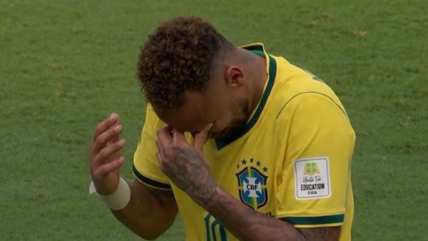 حزن وانهيار لاعبي البرازيل بعد توديع كأس العالم.. صور