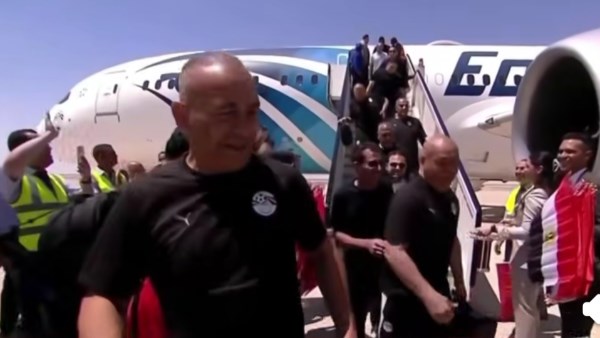 بكيت وأنا بتفرج على استقبال منتخب مصر.. شرفتونا