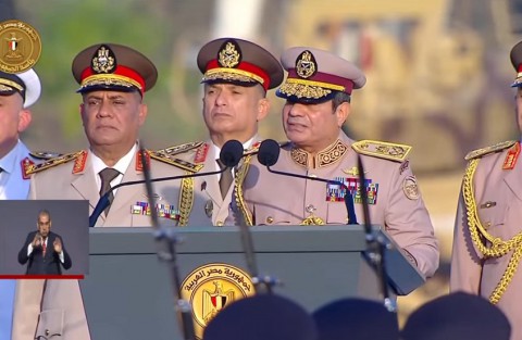 بالزي العسكري.. السيسي يؤكد ان المنطقة لن تشهد سلاما دائما إلا بإنهاء الاحتلال الإسرائيلي لفلسطين ويحدد شروط “التطبيع” ويكشف تطورات هامة بالمحطة النووية