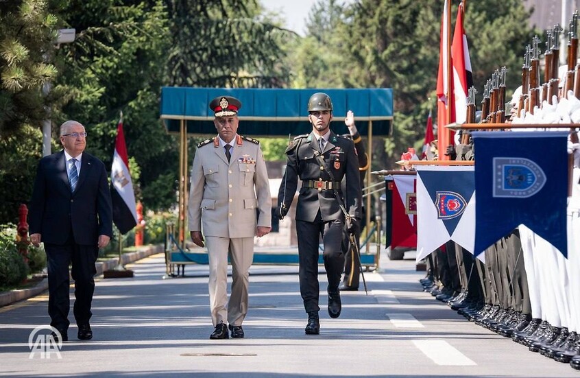 اجتماع مغلق لوزير الدفاع المصري في تركيا وسط قلق إسرائيلي