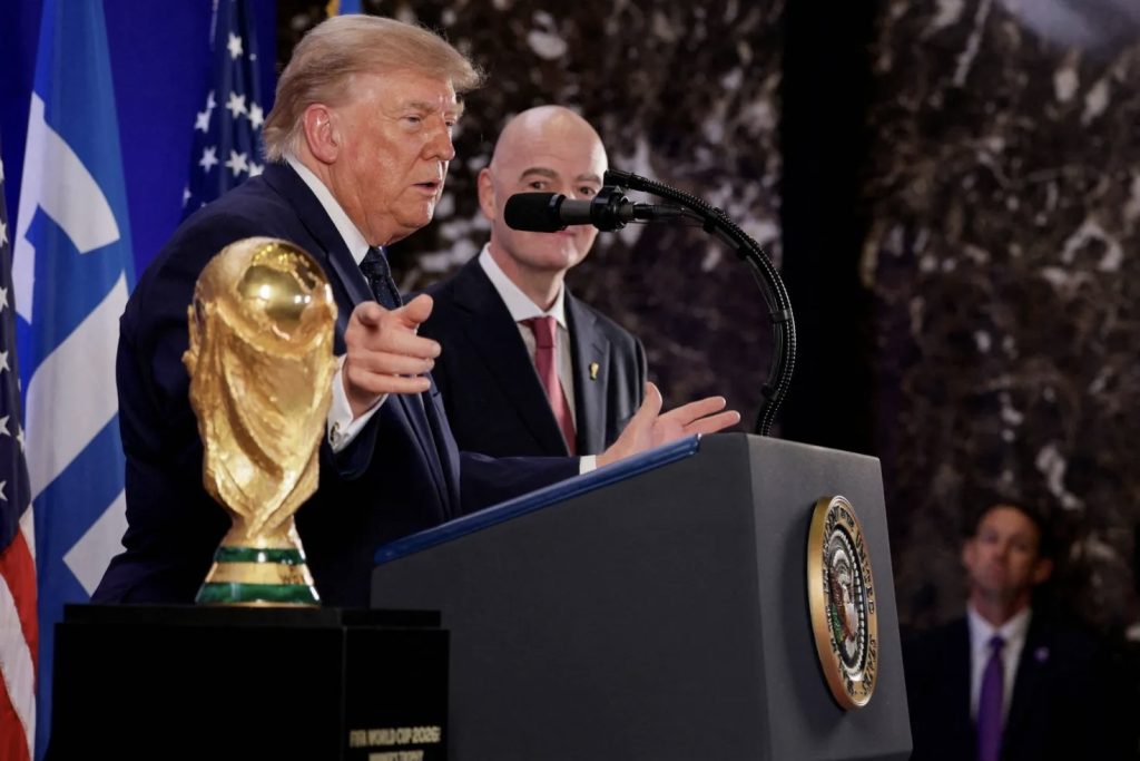 ترمب ينتقد تكتيك إنجلترا أمام الأرجنتين