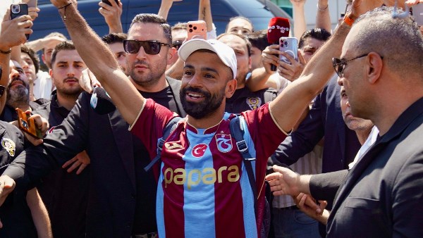 كواليس تُكشف لأول مرة.. أسرار انتقال محمد صلاح إلى طرابزون سبور