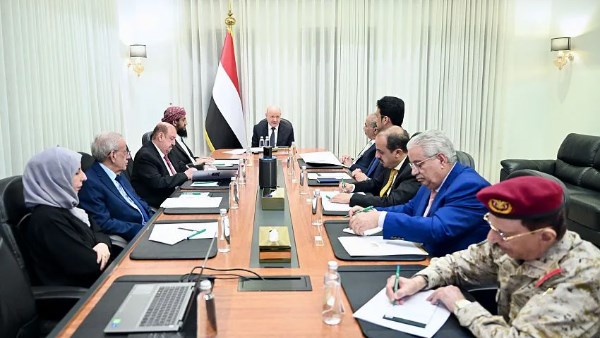 مجلس الدفاع اليمني يأمر بتوسيع عمليات الردع ضد الحوثيين