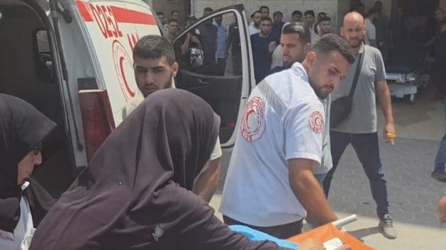 طائرات الاحتلال تغتال مواطنا بدير البلح وسط قطاع غزة