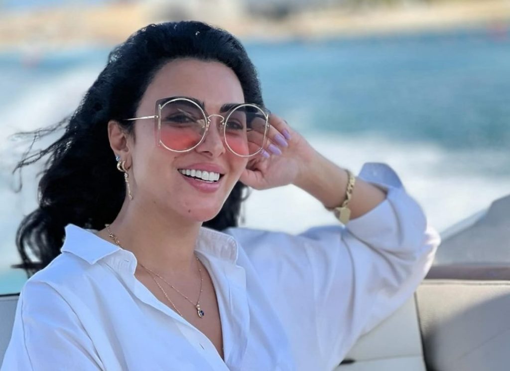 ميرهان حسين تتهم ممثلة بتقليدها المتعمد