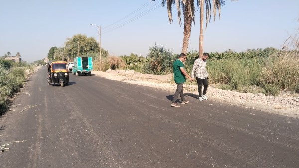 انتهاء رصف طريق مدخل المراشدة حتى معدية دشنا بطول 3.5 كم| صور