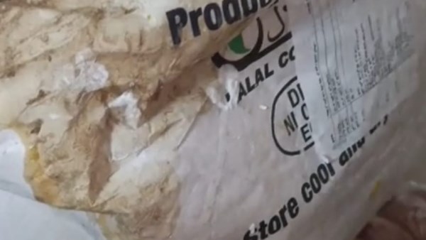 تموين بورسعيد يضبط 39.6 كجم من مستلزمات ومنتجات تصنيع الآيس كريم داخل منشأة غير مرخصة تموين بورسعيد يضبط 39.6 كجم من مستلزمات ومنتجات تصنيع الآيس كريم داخل منشأة غير مرخصة
