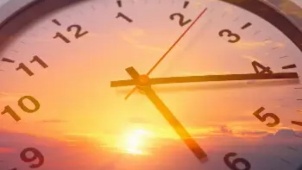 التوقيت الصيفي 2026 .. موعد انتهاء العمل به وتأخير الساعة 60 دقيقة