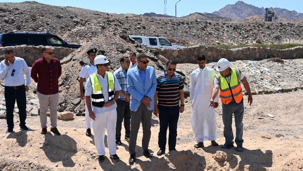 محافظ جنوب سيناء يتفقد خط الطرد بدهب وتنفيذ خط صرف صحي جديد لمواكبة التنمية محافظ جنوب سيناء يتفقد خط الطرد بدهب وتنفيذ خط صرف صحي جديد لمواكبة التنمية