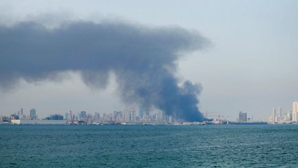 انفجارات تضرب مضيق هرمز .. دوي قوي في بندر عباس وجزيرة قشم بإيران