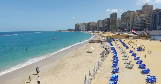 يجوز قصر الصلاة وجمعها في المصيف بشرطين